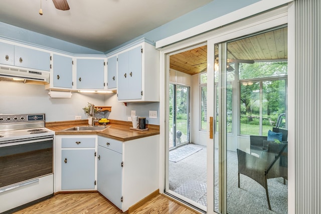 536 County Road J W, Shoreview, MN 55126 - kitchen with white electric stove, range hood, light wood-type flooring, and lofted ceiling