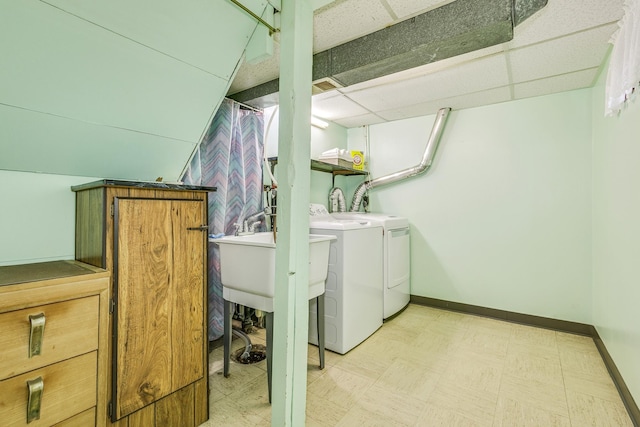 536 County Road J W, Shoreview, MN 55126 - laundry area featuring independent washer and dryer and light flooring