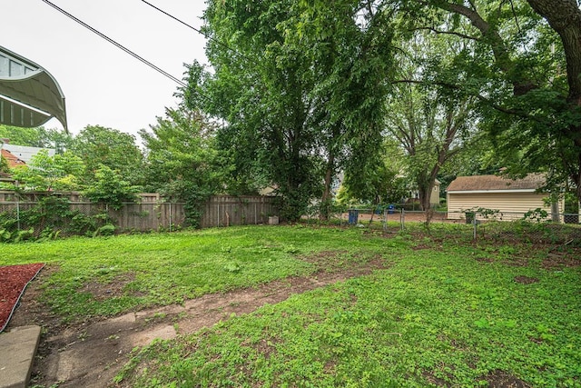 2156 Saint Anthony Ave, Saint Paul, MN 55104 - view of yard