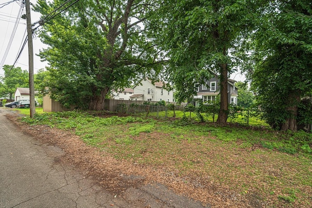 2156 Saint Anthony Ave, Saint Paul, MN 55104 - view of yard