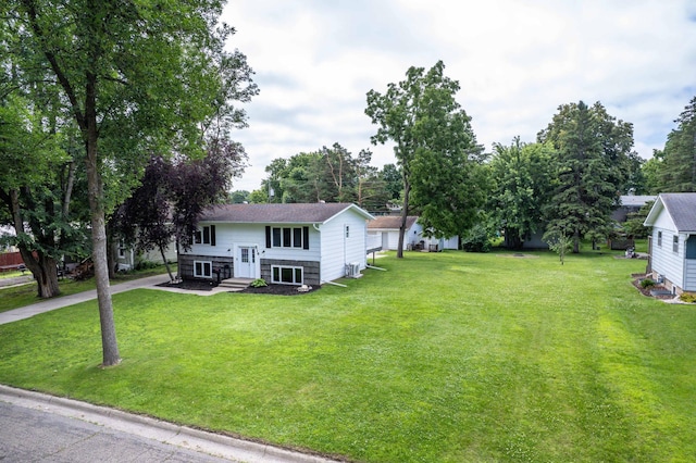 516 Gustavus Ave, Fergus Falls, MN 56537 - view of grassy yard