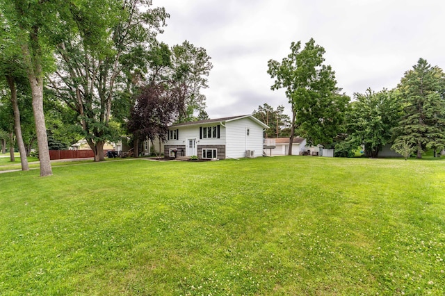 516 Gustavus Ave, Fergus Falls, MN 56537 - view of yard