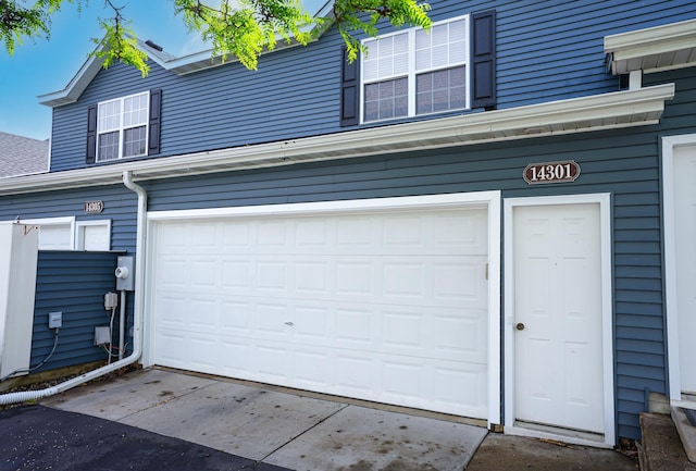 14301 Banyan Ln, Rosemount, MN 55068 - garage with driveway