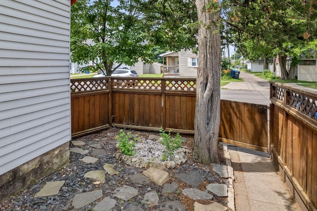 366 Kansas St, Winona, MN 55987 - view of yard featuring a residential view