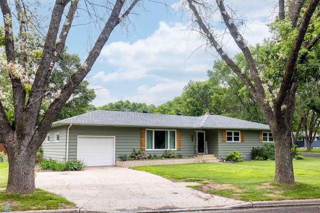 402 5th St NE, Barnesville, MN 56514 - ranch-style home with a garage, a front yard, and driveway