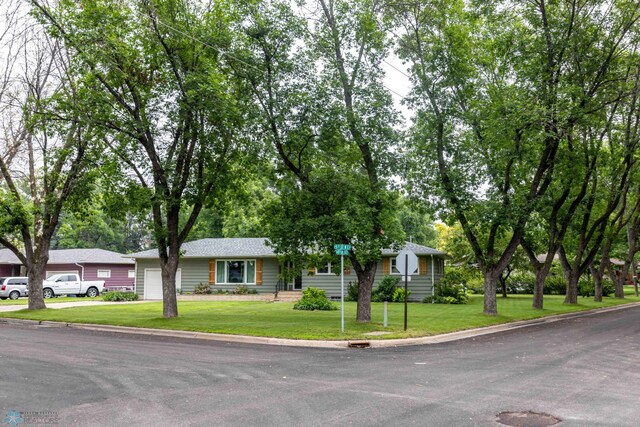 402 5th St NE, Barnesville, MN 56514 - single story home with a garage, driveway, and a front yard