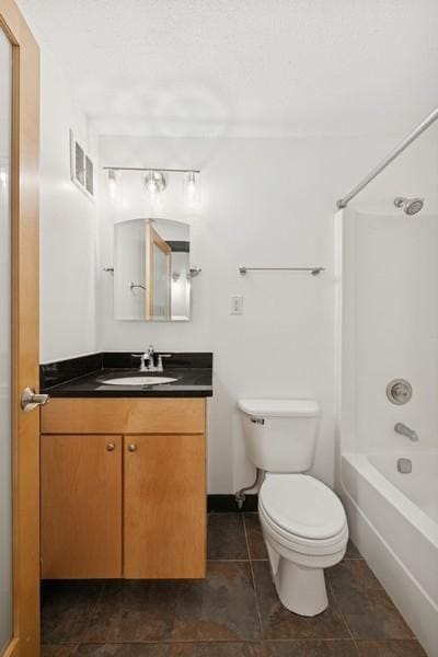 2800 44th St Unit 401, Minneapolis, MN 55410 - full bath featuring vanity, bathing tub / shower combination, and tile patterned floors