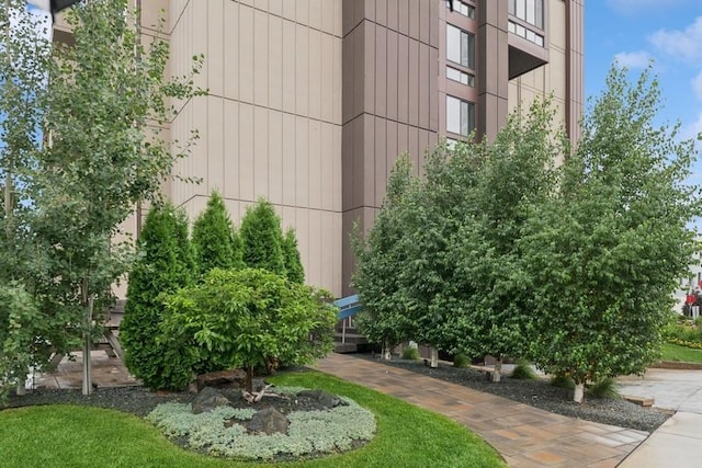 2800 44th St Unit 401, Minneapolis, MN 55410 - view of building exterior