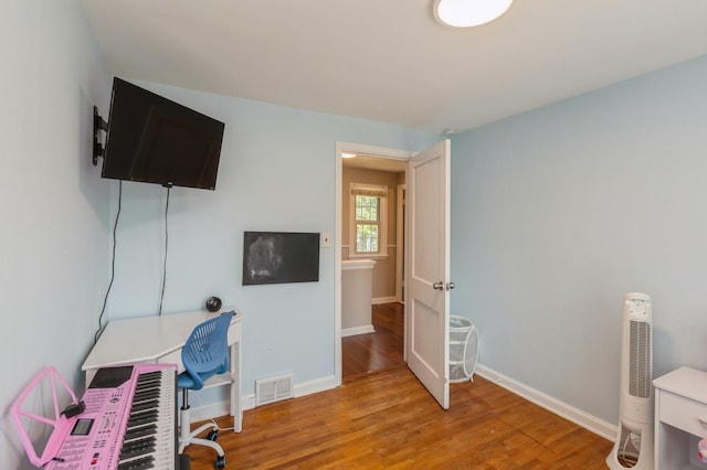 1290 Matilda St, Saint Paul, MN 55117 - office area with wood finished floors and baseboards