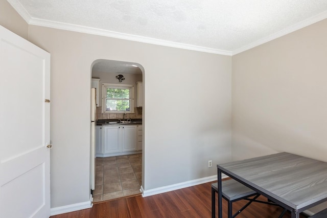 1290 Matilda St, Saint Paul, MN 55117 - dining area featuring dark wood-style floors, arched walkways, and ornamental molding