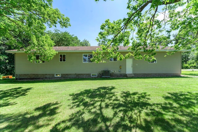4508 192nd St, Fair Haven Twp, MN 55382 - rear view of property with a yard