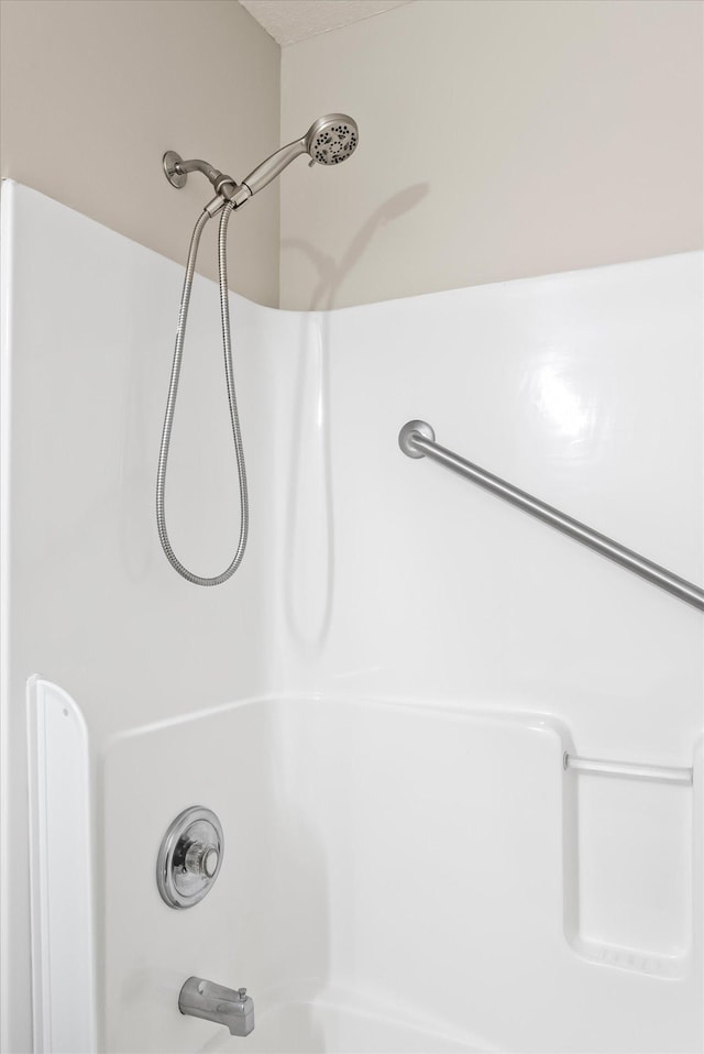 6617 378th St, North Branch, MN 55056 - bathroom view of shower / washtub combination