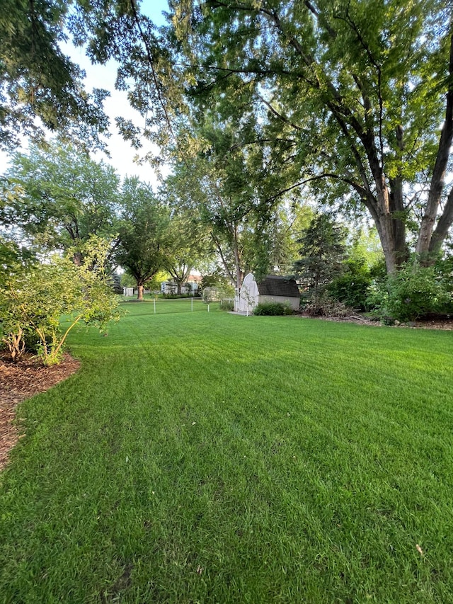 5603 25th Ave NW, Rochester, MN 55901 - view of grassy yard with an outdoor structure