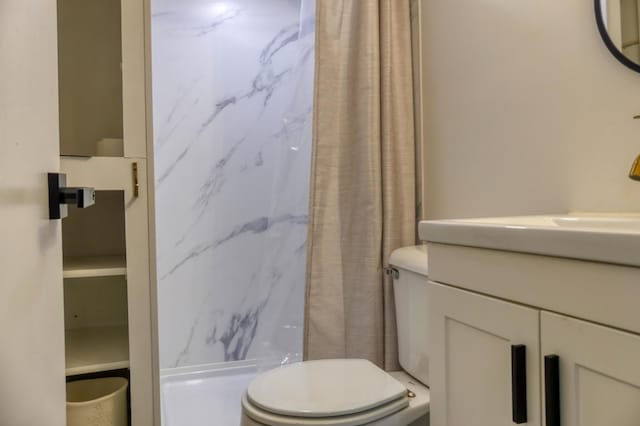 8112 Shore Trl N, Forest Lake, MN 55025 - full bath featuring vanity and a shower with curtain