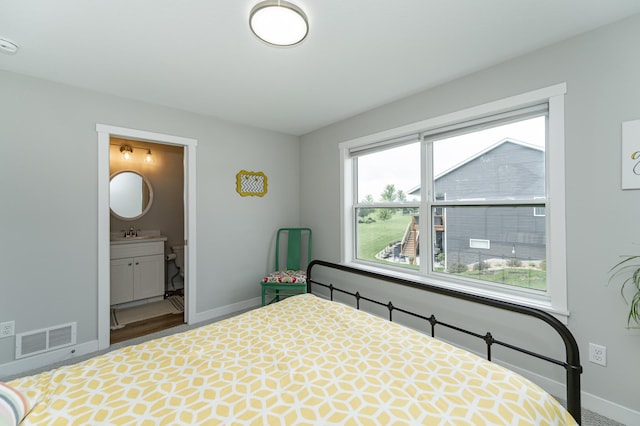 2990 Pinewood Ridge Dr SE, Rochester, MN 55904 - bedroom featuring baseboards and ensuite bathroom