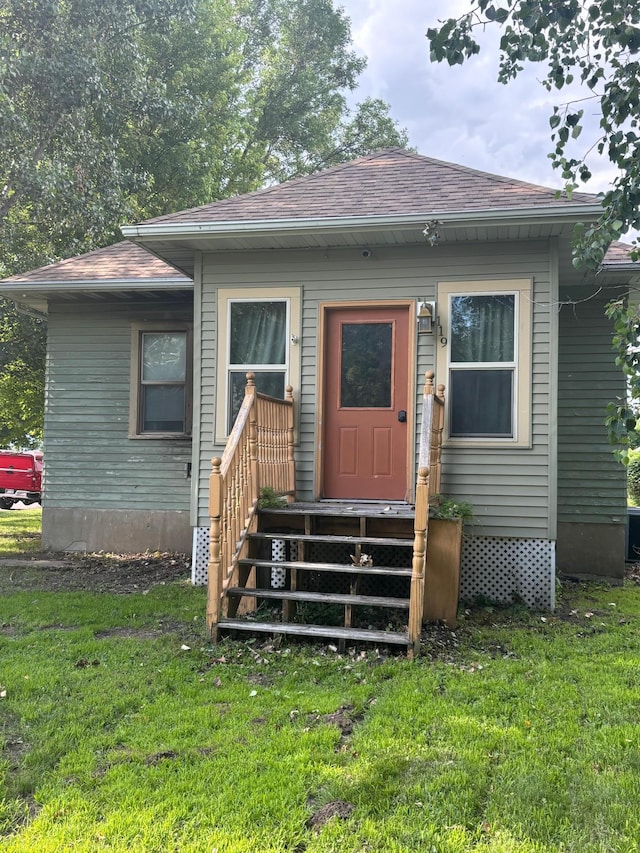119 3rd Ave E, Franklin, MN 55333 - view of front of house with a front lawn and a shingled roof