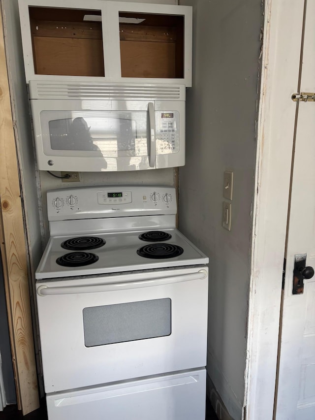 119 3rd Ave E, Franklin, MN 55333 - kitchen with white appliances