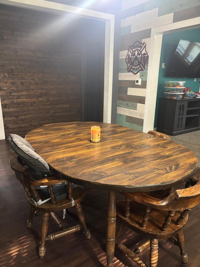 119 3rd Ave E, Franklin, MN 55333 - dining space with wood finished floors