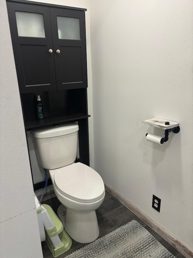 119 3rd Ave E, Franklin, MN 55333 - bathroom featuring toilet and baseboards