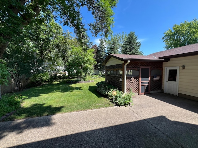 1010 Oakwood Ave, Benson, MN 56215 - view of yard