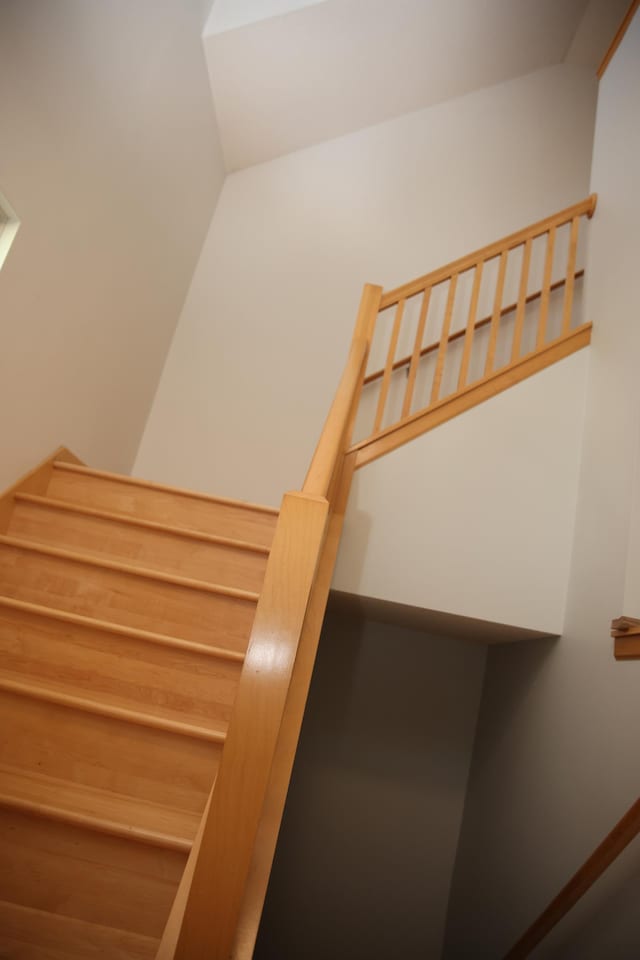 2690 Pinkspire Ln E, Maplewood, MN 55119 - view of staircase