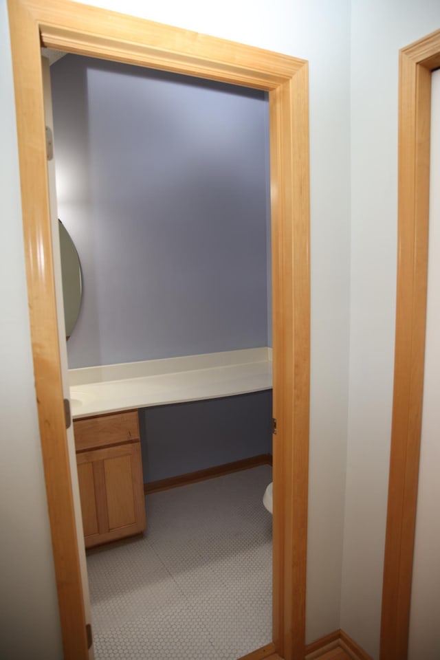 2690 Pinkspire Ln E, Maplewood, MN 55119 - half bath featuring vanity
