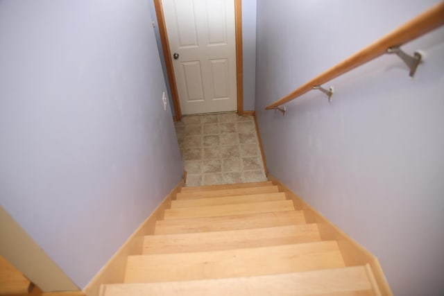 2690 Pinkspire Ln E, Maplewood, MN 55119 - view of stairway