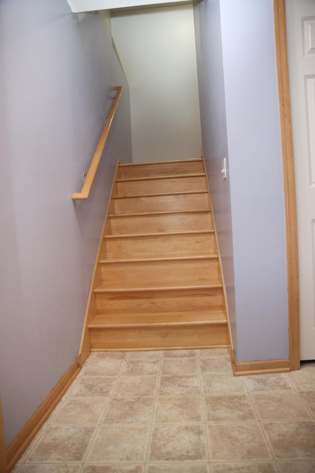 2690 Pinkspire Ln E, Maplewood, MN 55119 - view of stairway