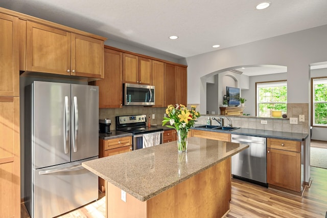 8291 Labont Way, Eden Prairie, MN 55344 - kitchen featuring stainless steel appliances, a kitchen island, light wood finished floors, tasteful backsplash, and recessed lighting
