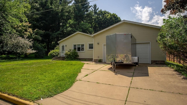 507 15th St SE, Menomonie, WI 54751 - rear view of property featuring driveway and a yard
