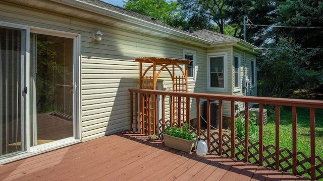 507 15th St SE, Menomonie, WI 54751 - view of wooden terrace