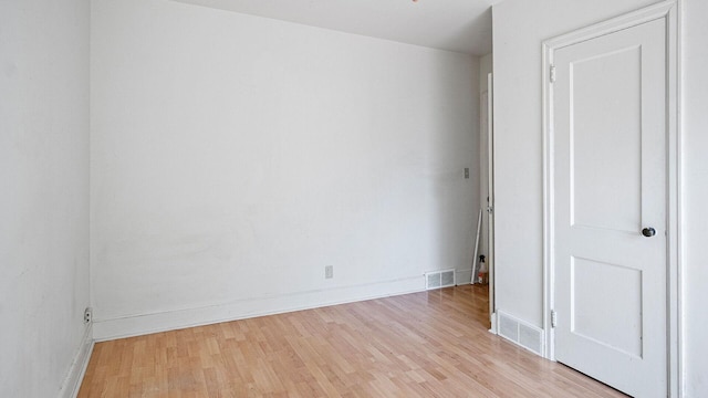 507 15th St SE, Menomonie, WI 54751 - empty room featuring light wood-style floors