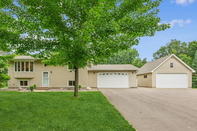 487 Lois Ln, Lino Lakes, MN 55014 - split foyer home featuring a front yard and a detached garage