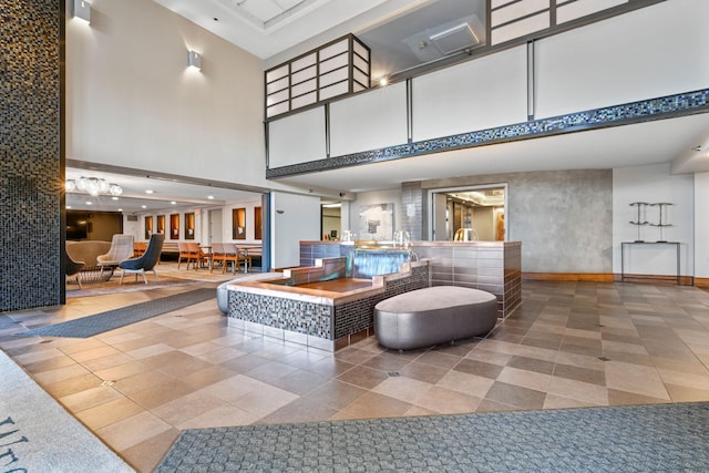 401 1st St Unit 1312, Minneapolis, MN 55401 - building lobby featuring a high ceiling
