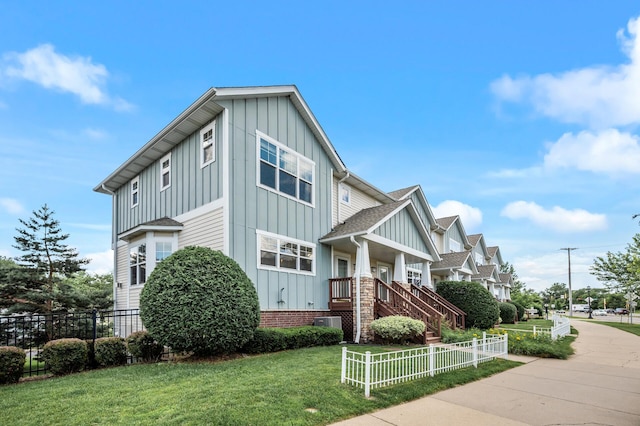 1358 Phalen Blvd, Saint Paul, MN 55106 - view of front facade featuring board and batten siding and covered porch