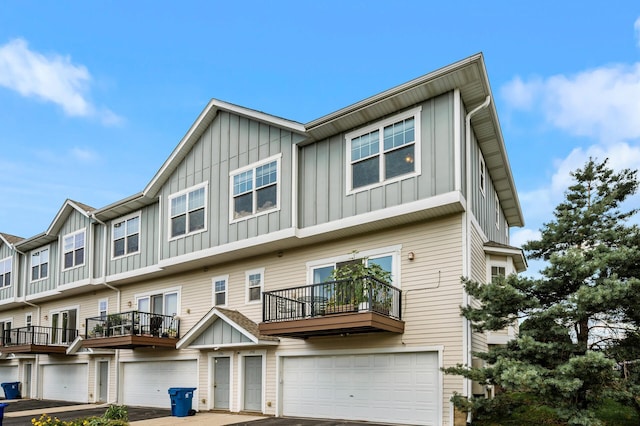 1358 Phalen Blvd, Saint Paul, MN 55106 - townhome / multi-family property featuring board and batten siding, an attached garage, and a balcony