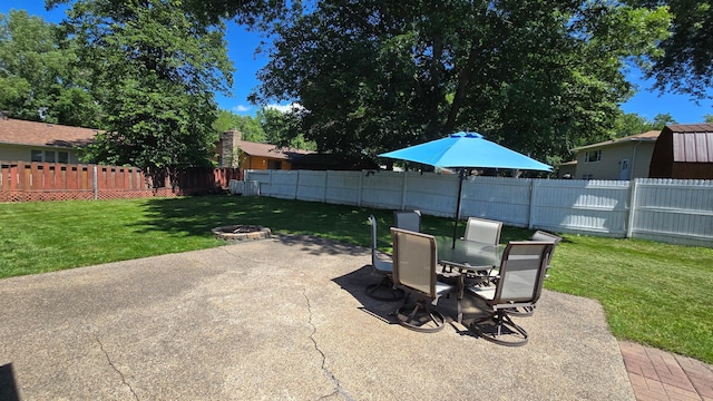1515 3rd Ave NE, Owatonna, MN 55060 - fenced backyard with an outdoor fire pit, a patio area, and outdoor dining area