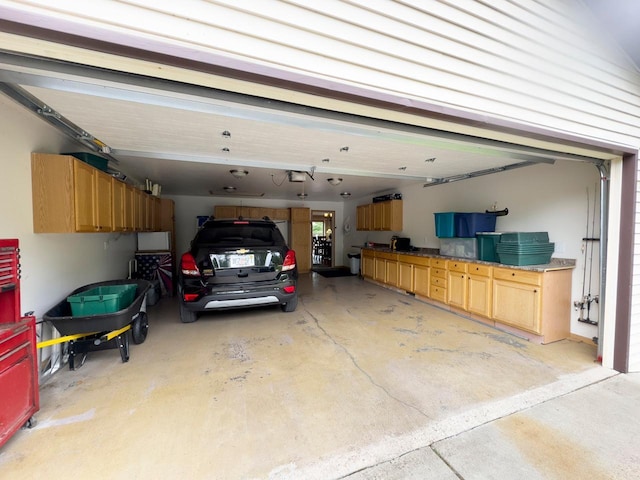 410 Pospeck Ln, Hoyt Lakes, MN 55750 - garage featuring a garage door opener