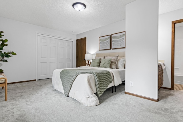7401 River Shore Ln, Champlin, MN 55316 - bedroom featuring carpet floors, a textured ceiling, and a closet
