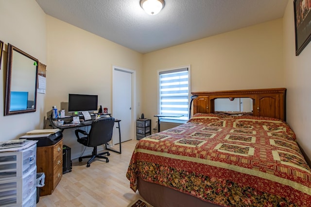 15212 667th St, Wabasha, MN 55981 - bedroom featuring light wood-style floors and an office area
