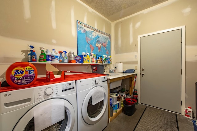 15212 667th St, Wabasha, MN 55981 - washroom featuring washer and clothes dryer and a textured ceiling