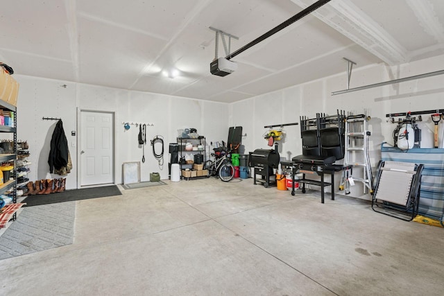 11121 Balsam Pointe Trl, Dayton, MN 55327 - garage featuring a garage door opener