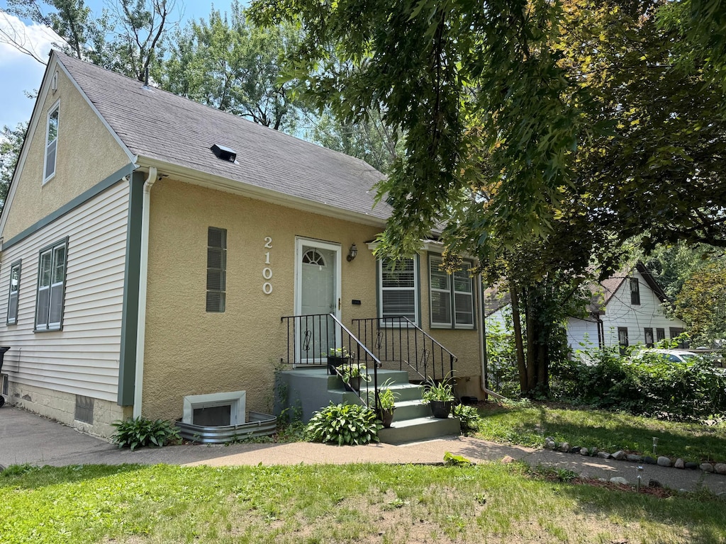 2100 Nortonia Ave, Saint Paul, MN 55119 - bungalow with stucco siding and a shingled roof