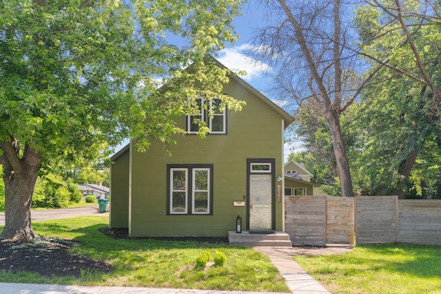 823 Owens St N, Stillwater, MN 55082 - view of front facade
