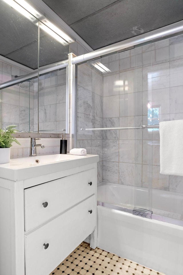 823 Owens St N, Stillwater, MN 55082 - full bathroom featuring vanity and enclosed tub / shower combo