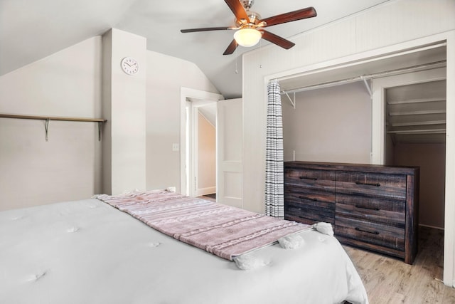 823 Owens St N, Stillwater, MN 55082 - bedroom featuring vaulted ceiling, wood finished floors, a ceiling fan, and a closet