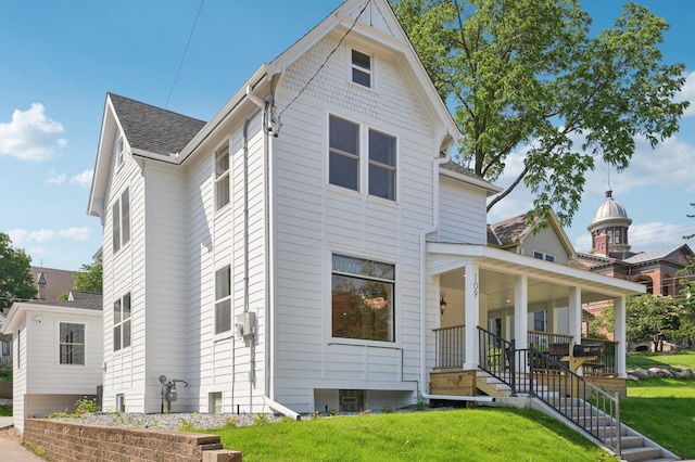 109 Pine St E, Stillwater, MN 55082 - view of front facade featuring covered porch, a front yard, and a shingled roof