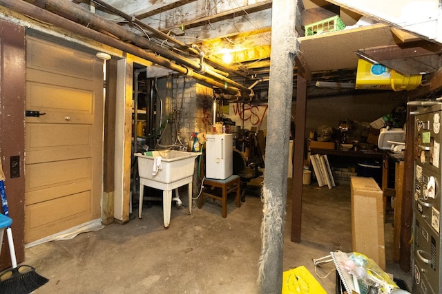 2912 15th Ave S, Minneapolis, MN 55407 - unfinished basement featuring a sink