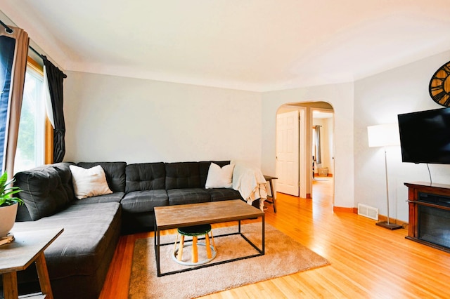 1631 Ross Ave, Saint Paul, MN 55106 - living area featuring arched walkways and light wood-type flooring