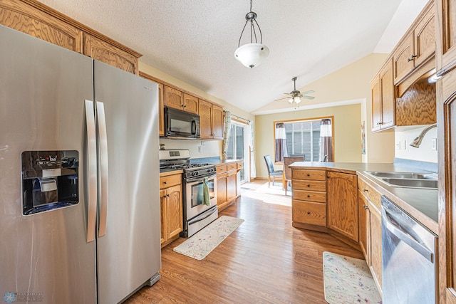 3730 Taylor St S, Fargo, ND 58104 - kitchen featuring stainless steel appliances, lofted ceiling, light wood-style floors, a ceiling fan, and a peninsula